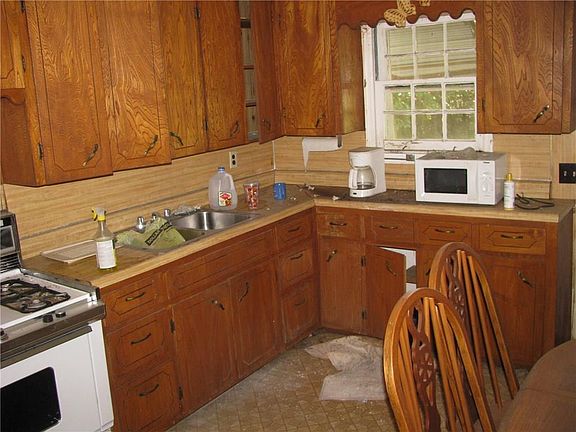 4th image of 505 N 4th St