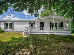 572 Lakeside Rd, Byrdstown, TN 38549