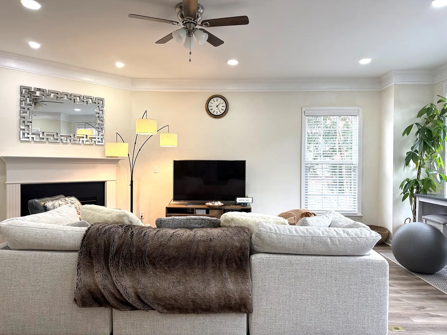 4 bed, 3.5 bath, 1796 sqft, $2,580 — Photo 2