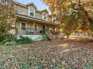 1001 Paradise Ln, Huntsville, AR 72740