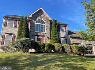 8 Nancy Cir, Reading, PA 19606