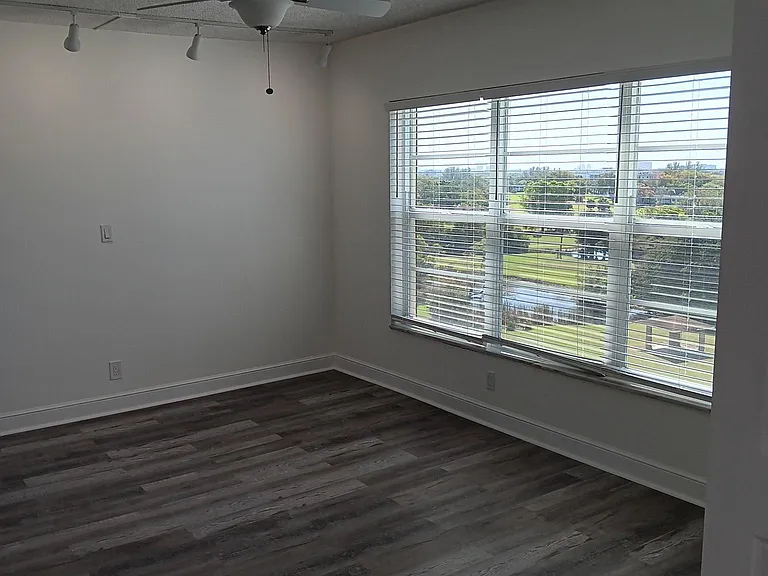 3050 N Palm Aire Dr #702 — Photo 14