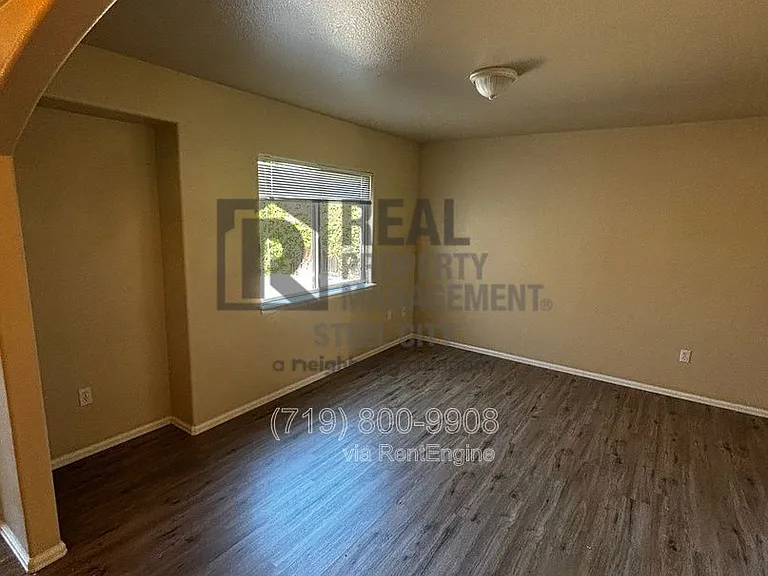813 Ardath Ln — Photo 15