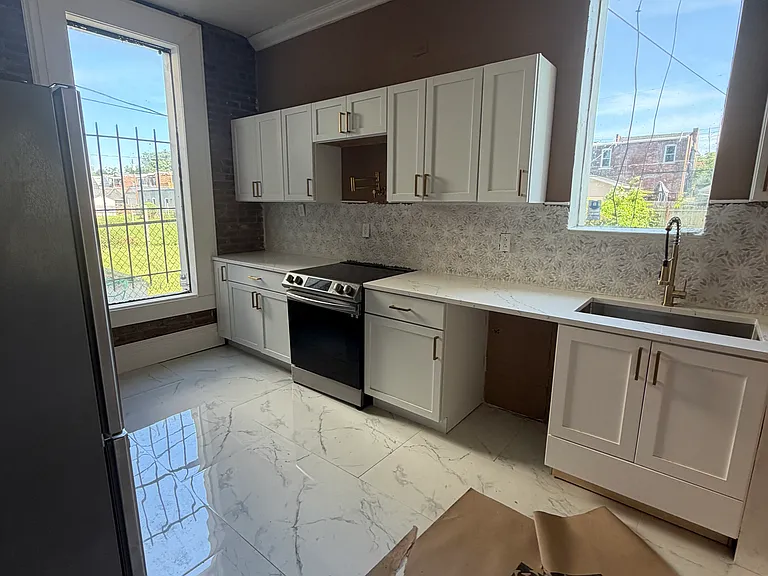 5755 Waterman Blvd — Photo 9