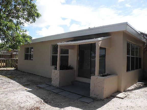 2nd image of 4043 SW 49th Ct