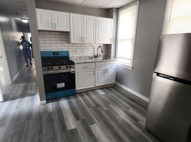 2 Bedroom Apartment For Rent - Updated With Bonus Rooms! Fall Move-In Special