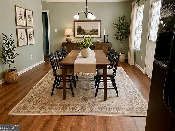 3rd image of 111 Mockingbird Dr