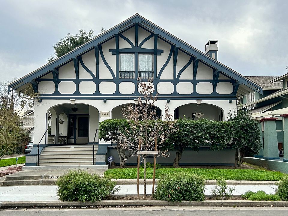 1st image of 209 S 14th St