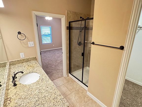 4th image of 127 Canales Cir