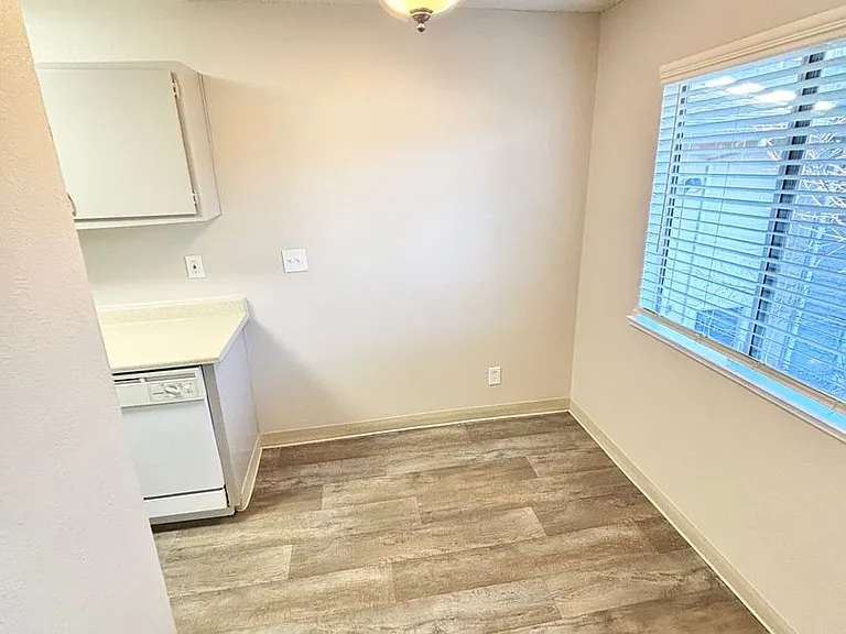 Park Place Apartments, Where Modern Comforts and Charm Meet! — Photo 20