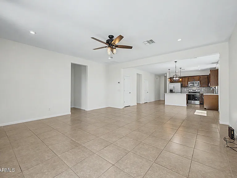 17865 W Daley Ln — Photo 4