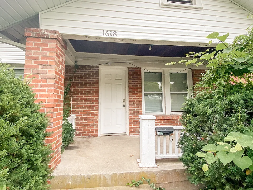 1618 University Ave
