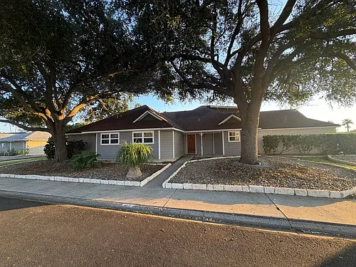 419 Country Club Dr Photo 1