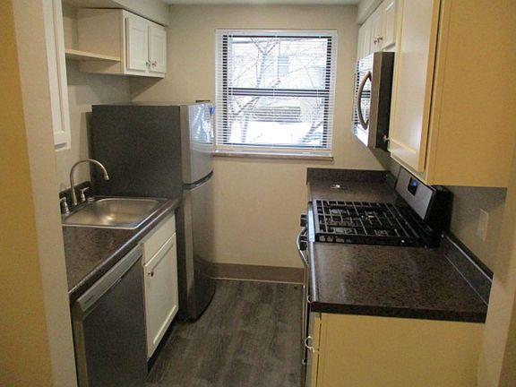 3rd image of 29 Cedar Blvd #5