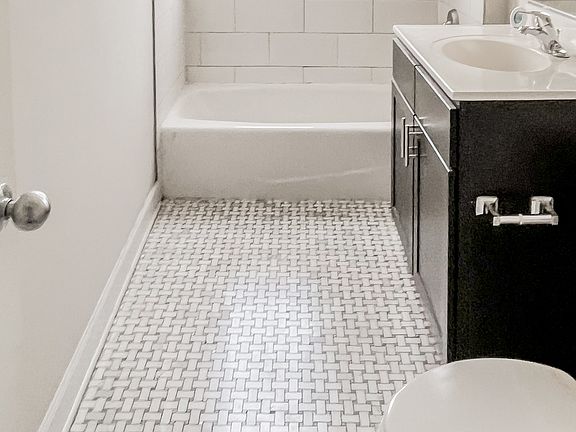 4th image of 4818 N Wolcott Ave #3