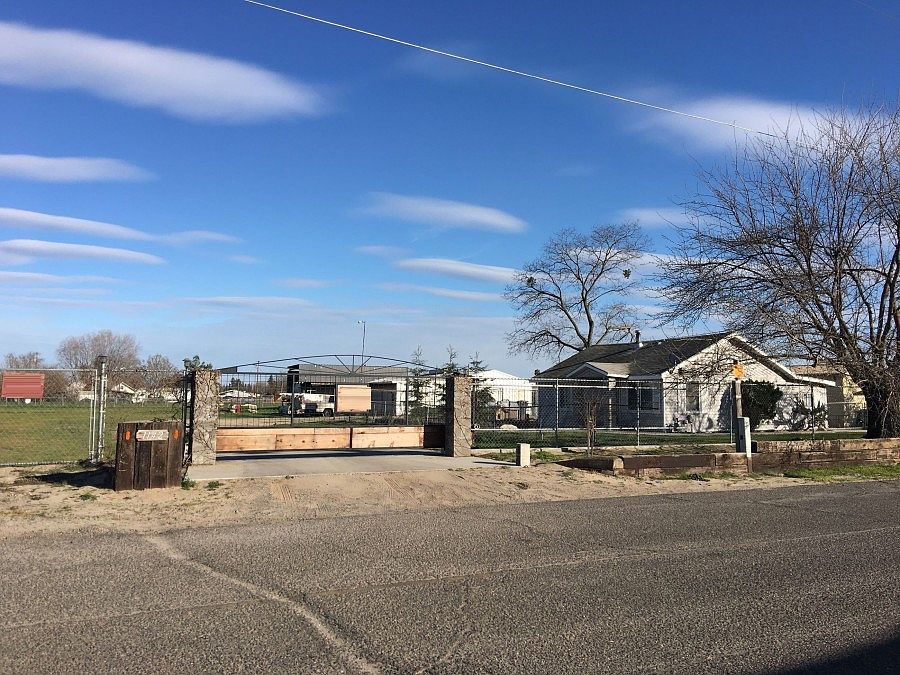 2nd image of 1142 S Soderquist Rd