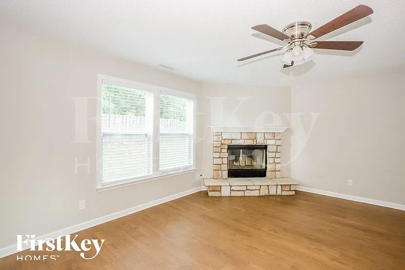 3 bed, 2.5 bath, 2111 sqft, $2,250 — Photo 4