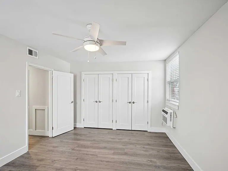 Domino Lane Apartments — Photo 3