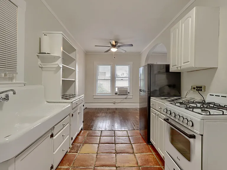 711 Penn St #B — Photo 5