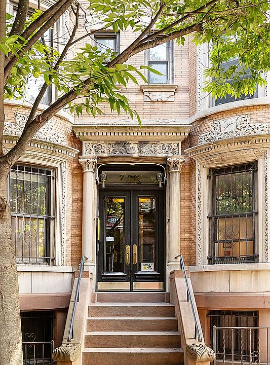 1st image of 719 Carroll St APT 1L