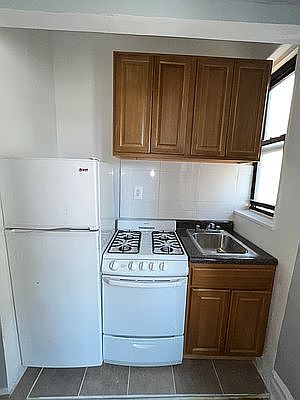 5th image of 317 W 138th St #4