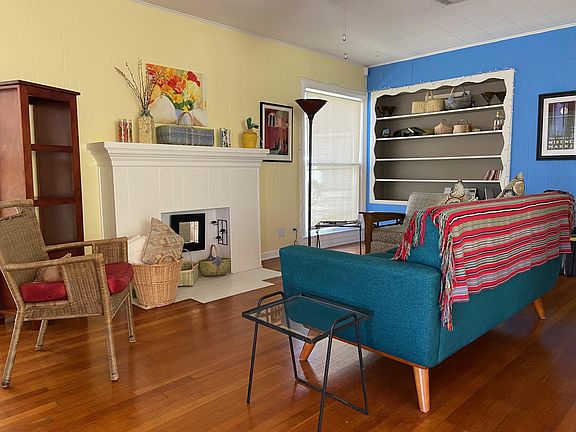 living room, view 2