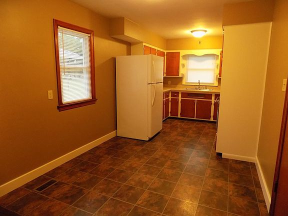 3rd image of 317 W Hively Ave