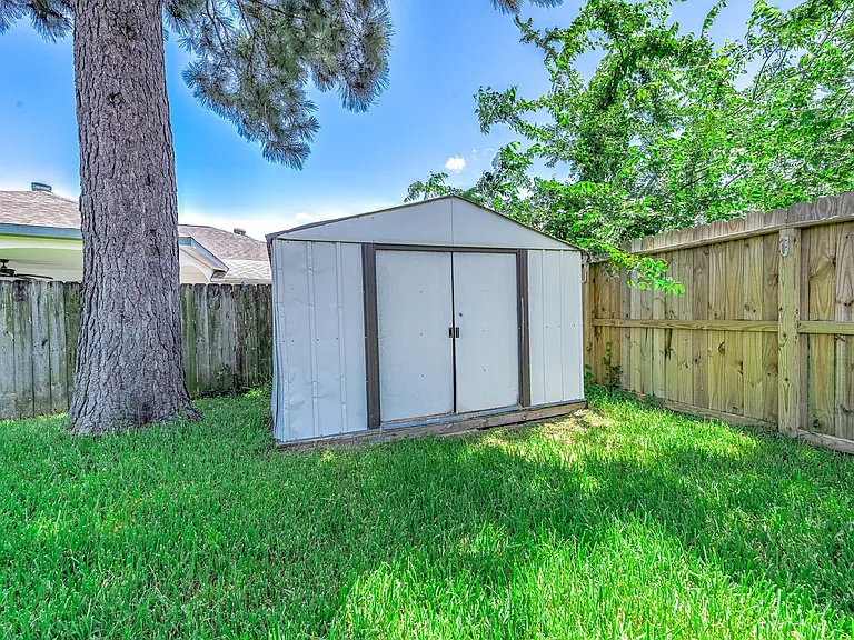 6526 Lynngate Dr — Photo 24