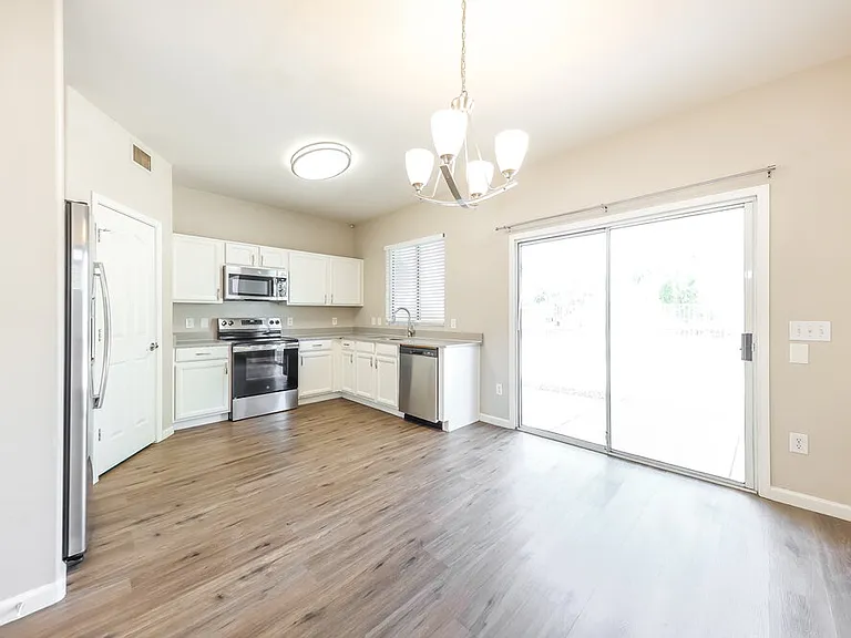 1306 S 119th Dr — Photo 7