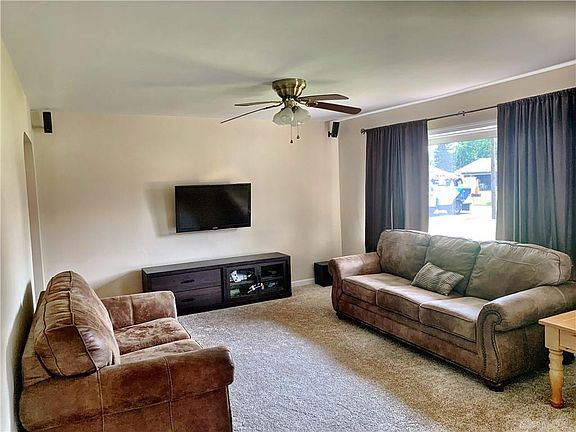 4th image of 270 Janet Ave