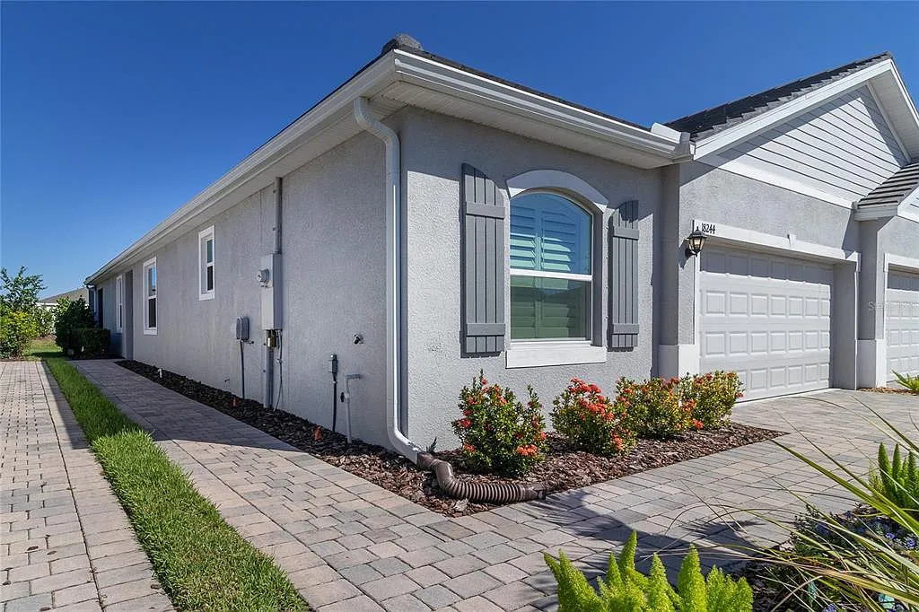 3 bed, 2.0 bath, 1569 sqft, $3,000 — Photo 3