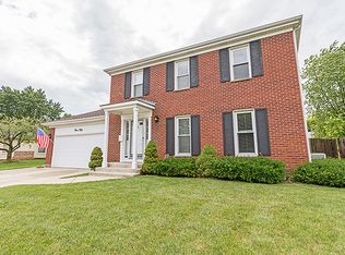 350 Chatham Ln, Roselle, IL 60172
