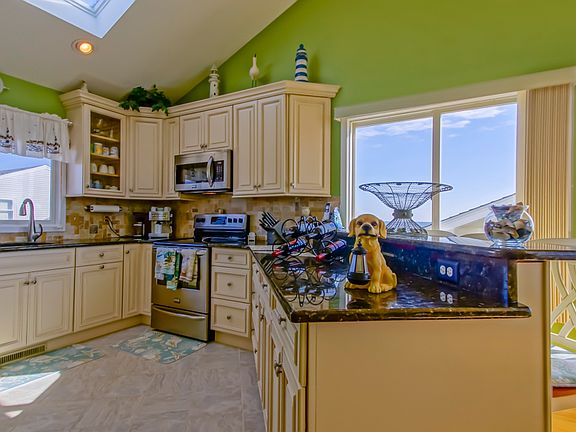 Kitchen - view 2