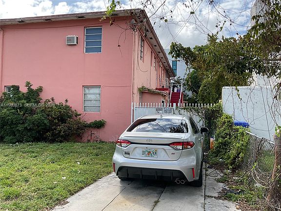 3rd image of 2101 SW 6th St