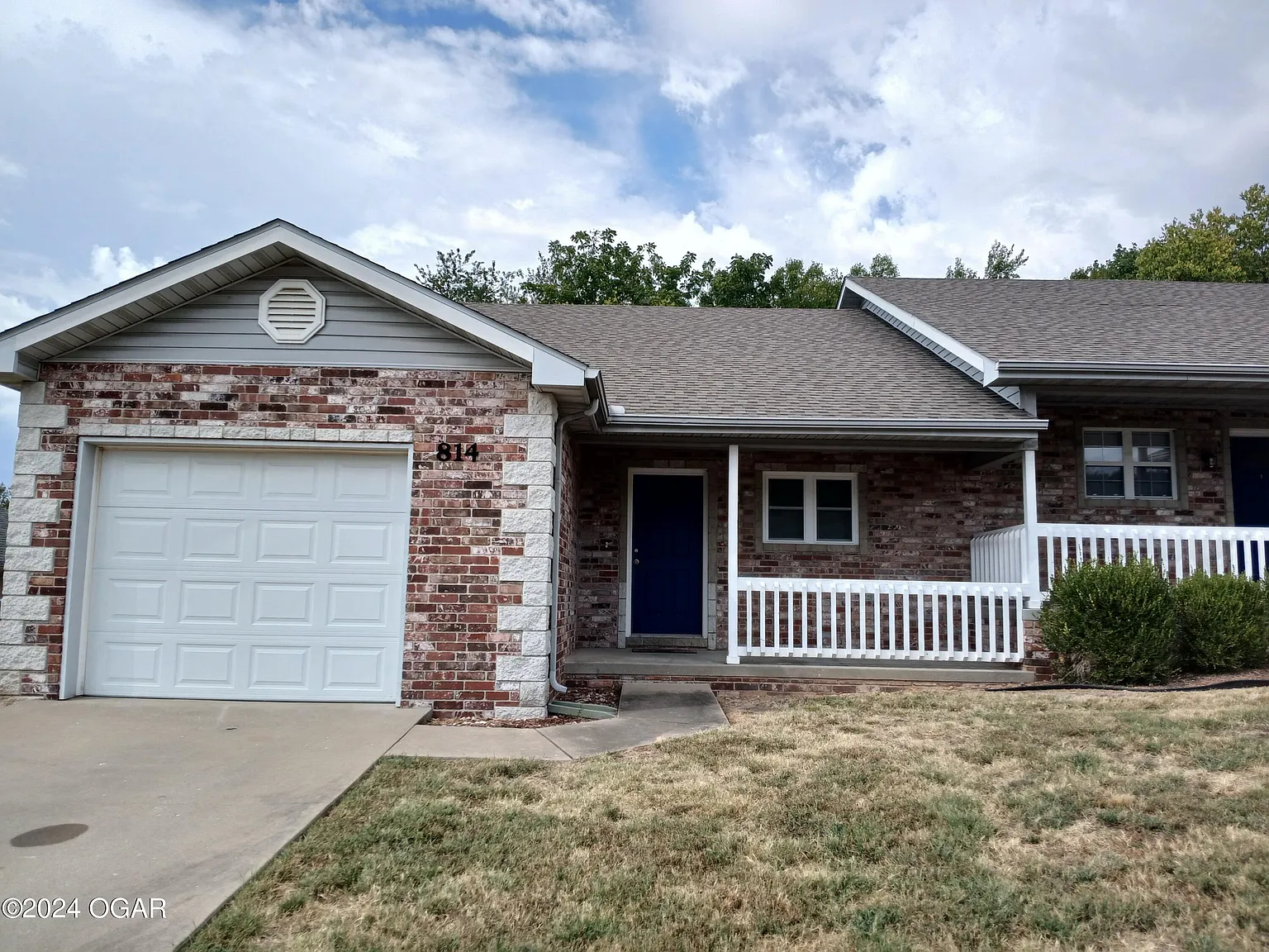 2 bed, 1.5 bath, 1190 sqft, $1,050 — Photo 1