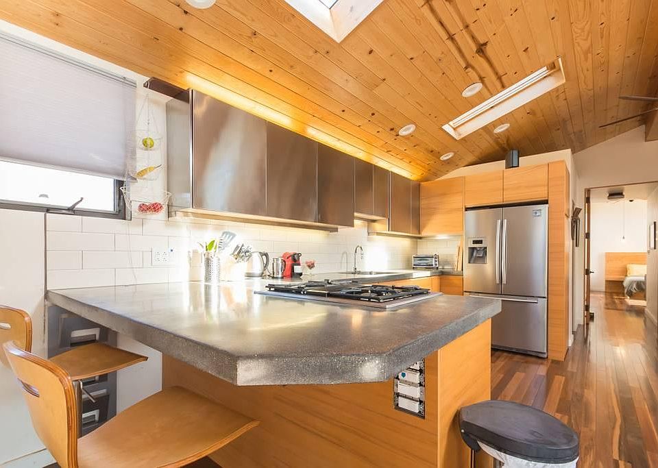 1st image of 748 Vernon Ave