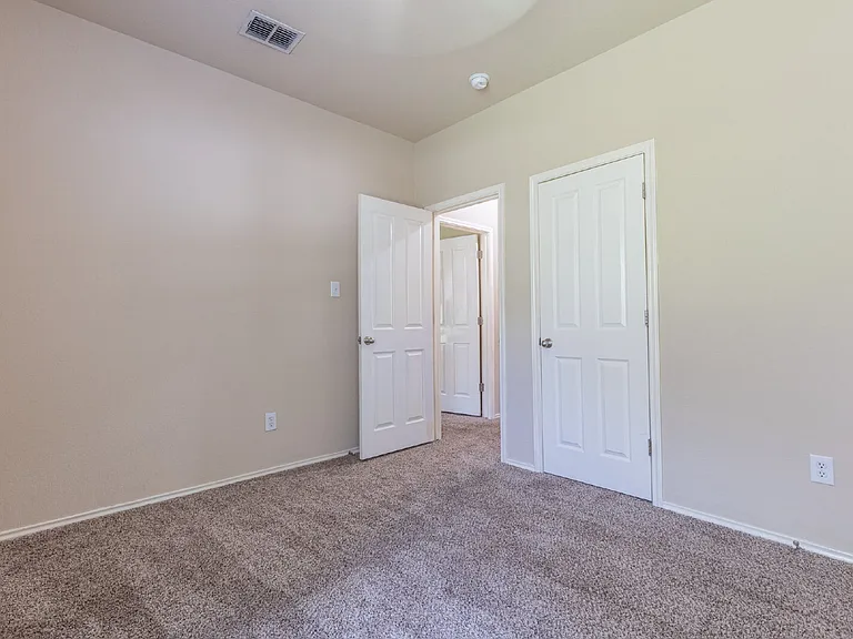 906 Ashbury Blf — Photo 25