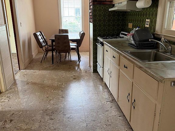 5th image of 54 Robin Rd