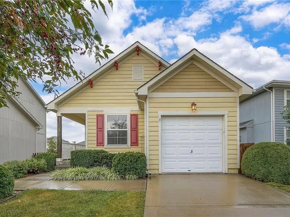 1069 SW Arborway Dr, Lees Summit, MO 64082