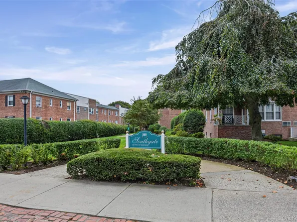 255 Central Avenue #209 C, Lawrence, NY 11559
