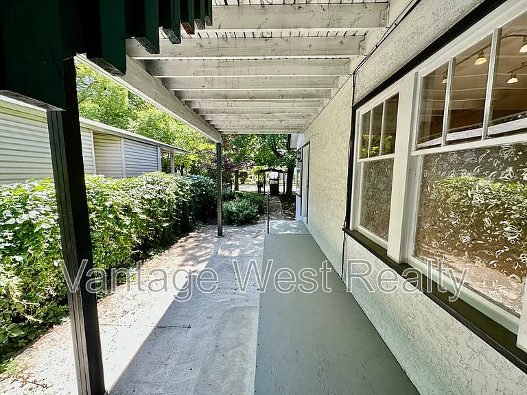 840 Bernard Ave — Photo 17