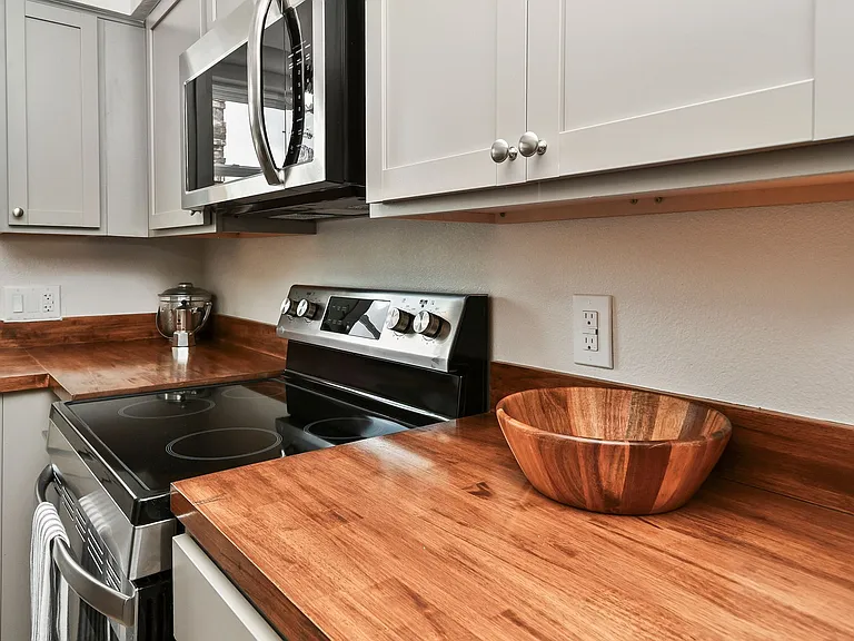2035 S Florence Ave — Photo 48