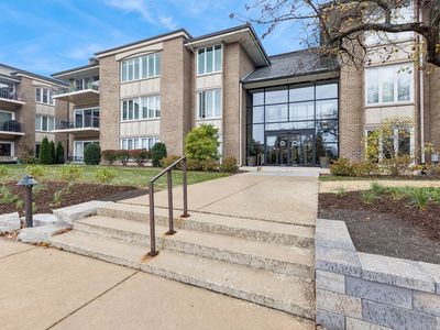 1 Oak Brook Club Dr APT B104, Oak Brook, IL, 60523