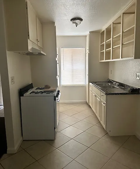 Del Rosa Palms Apartments — Photo 1