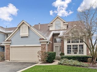900 Fountain View Dr, Deerfield, IL