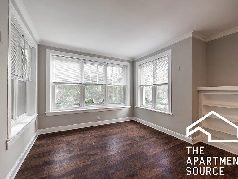 6300 N Oakley Ave #2 — Photo 2
