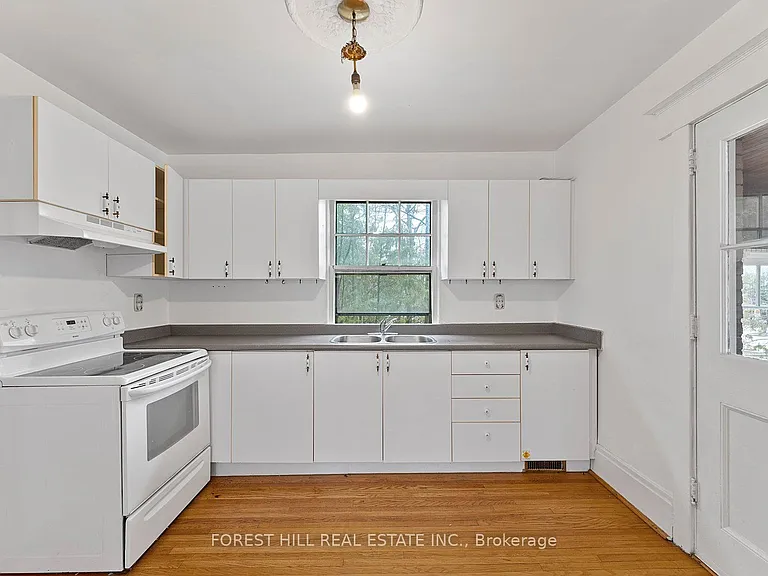 36 Arnold Cres #UPPER — Photo 14