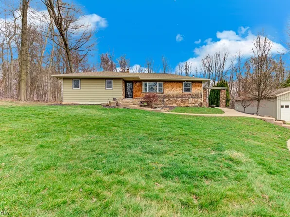 251 E Mohawk Dr, Malvern, OH 44644