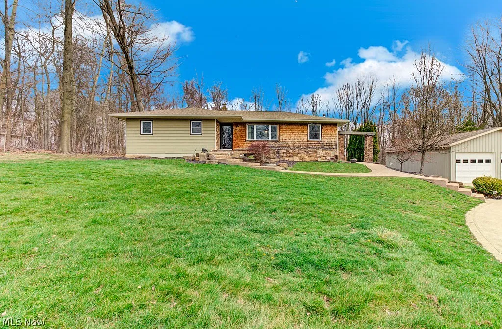 251 E Mohawk Dr photo 1
