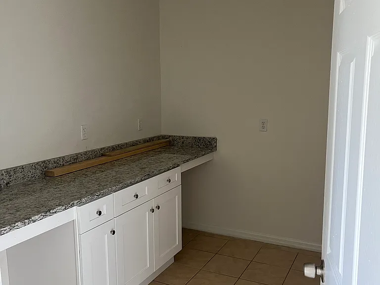 350 Bell Blvd S — Photo 12